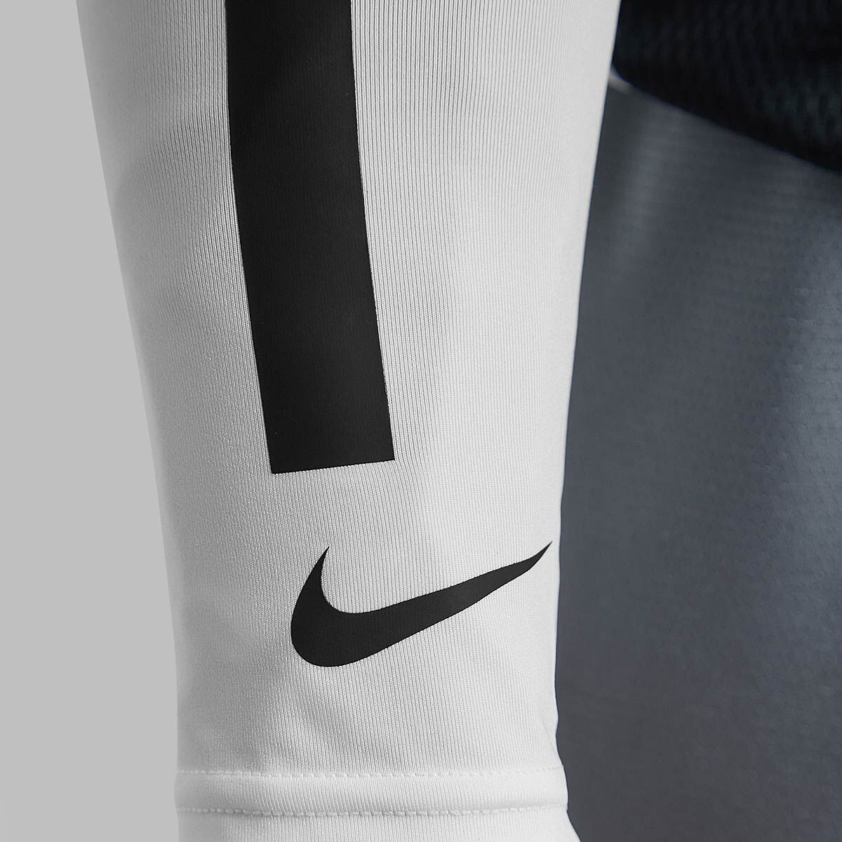 nike-Pro_Elite_Sleeve_2_0_Single-127_white_black_black-4